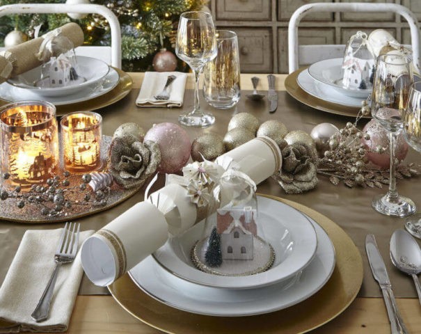 How to decorate the New Years table with your own hands: photos, design and serving ideas