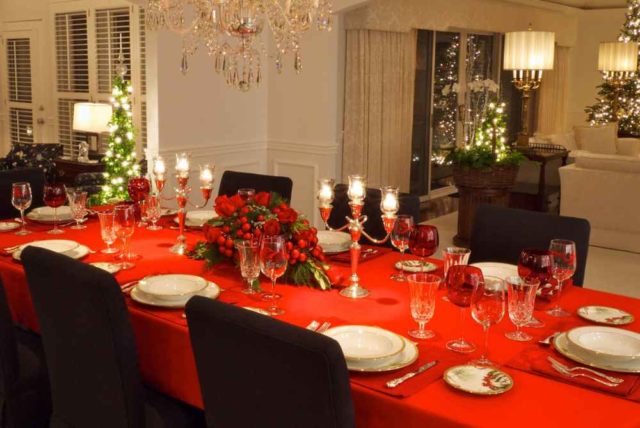 How to decorate the New Years table with your own hands: photos, design and serving ideas