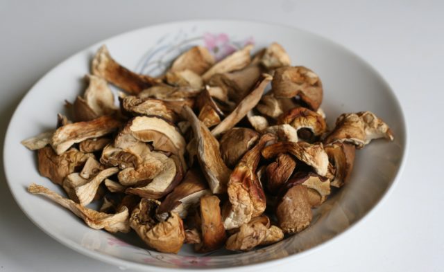 How to dry boletus at home