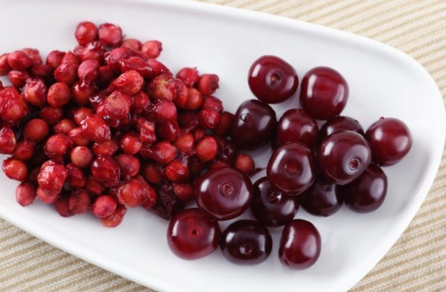 How to dry cherries at home for the winter