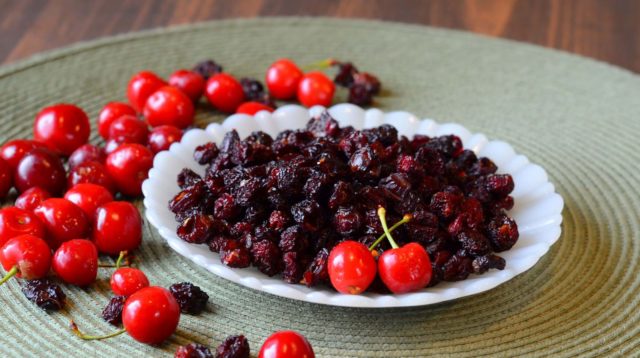 How to dry cherries at home for the winter