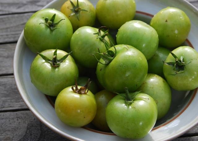 How to ferment green tomatoes in a saucepan