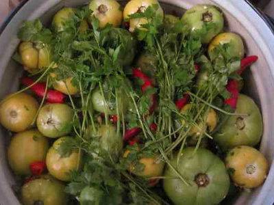 How to ferment green tomatoes in a saucepan