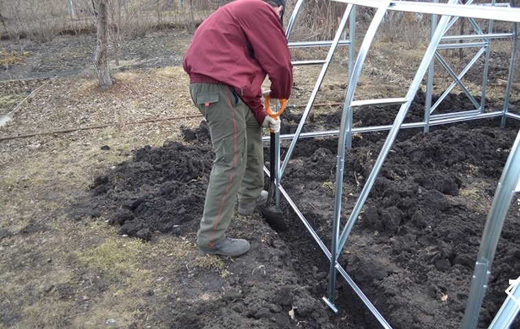 How to fix a polycarbonate greenhouse to the ground: instructions