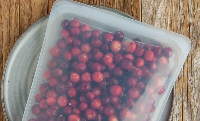 How to freeze cranberries in the freezer