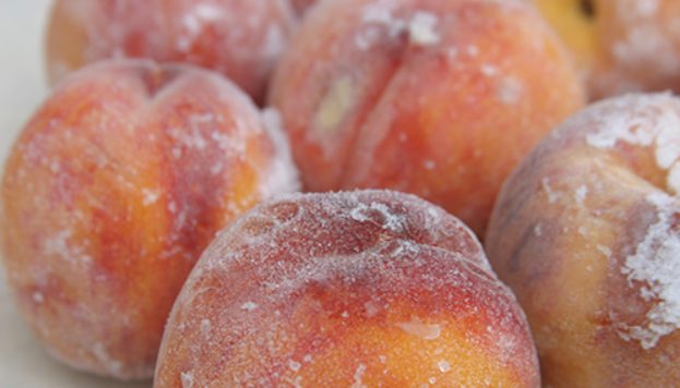 How to freeze fresh peaches for the winter