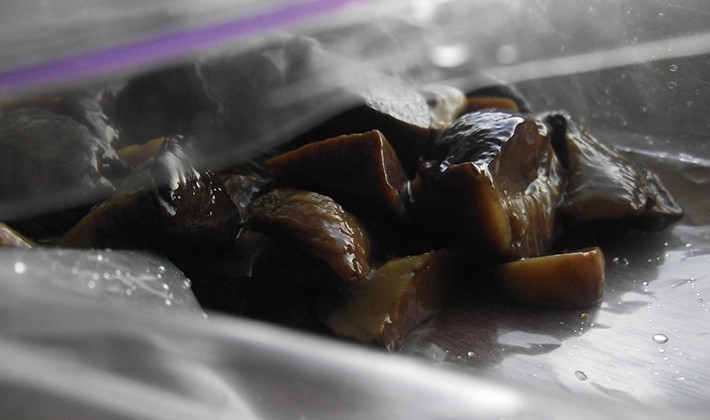 How to freeze milk mushrooms in the freezer for the winter fresh (with video)