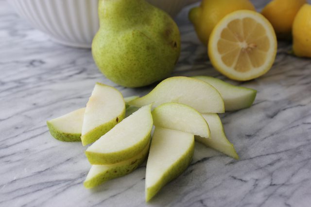 How to freeze pears for the winter in the freezer