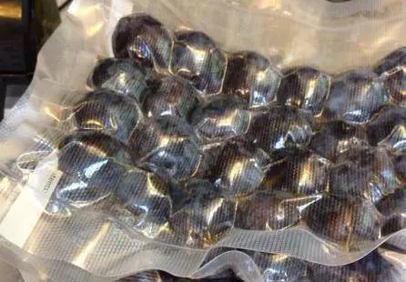 How to freeze plums in the freezer