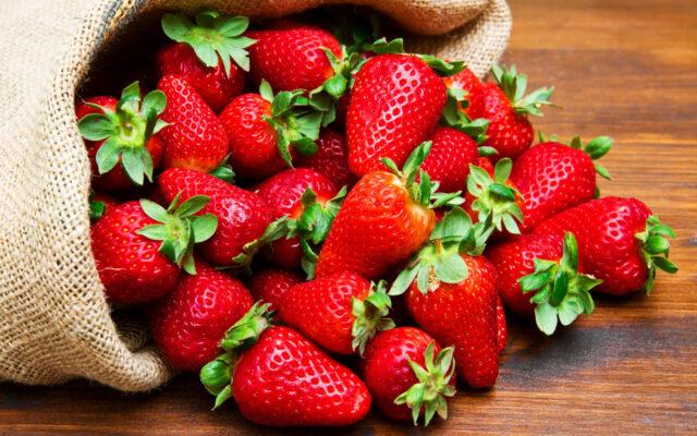 How to freeze strawberries at home for the winter