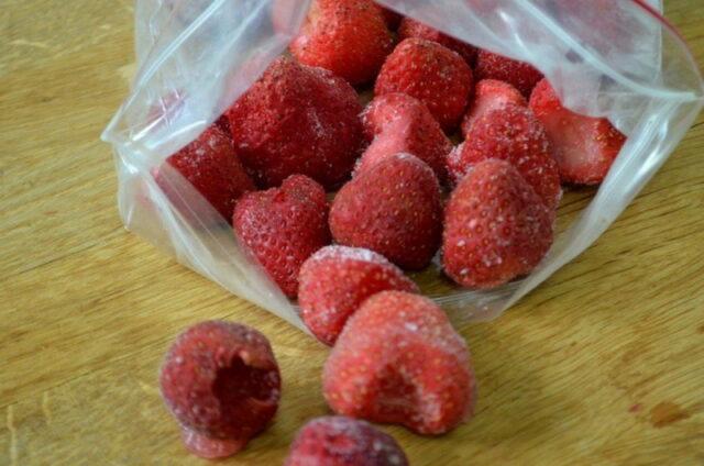 How to freeze strawberries at home for the winter