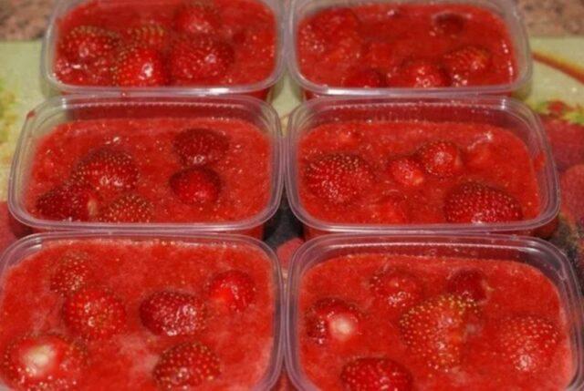 How to freeze strawberries at home for the winter