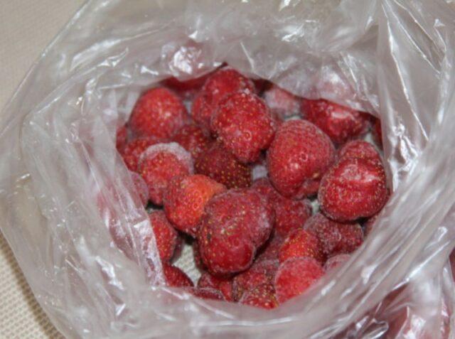 How to freeze strawberries at home for the winter