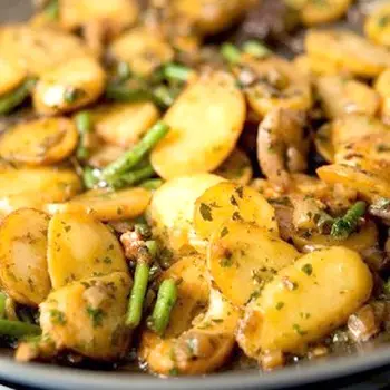 How to fry champignons with potatoes in a pan