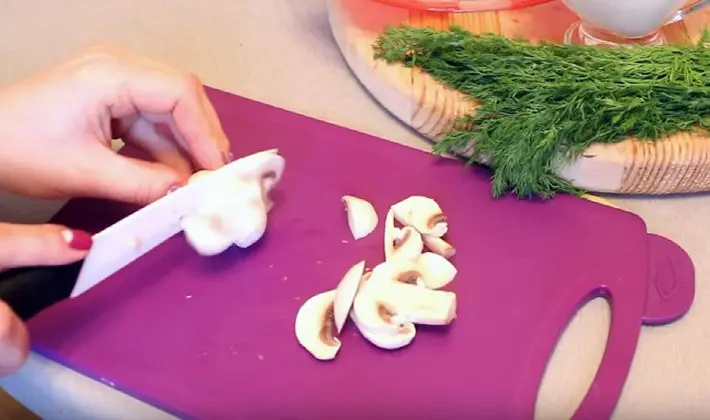 How to fry champignons with potatoes in a pan