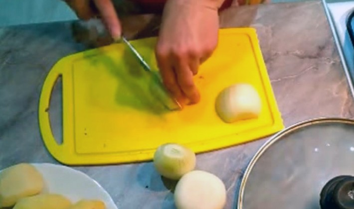 How to fry champignons with potatoes in a pan