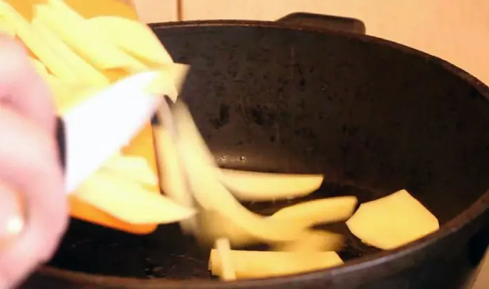 How to fry champignons with potatoes in a pan