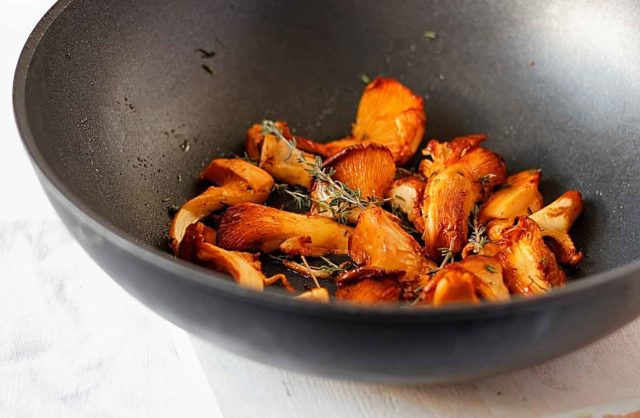 How to fry chanterelles: delicious cooking recipes