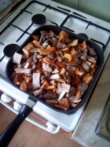 How to fry mushrooms in a pan: with onions, in flour, cream, royally