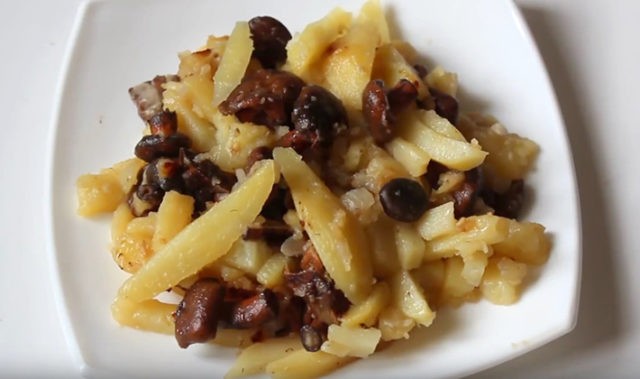 How to fry mushrooms with potatoes: in a pan, in the oven, in a slow cooker