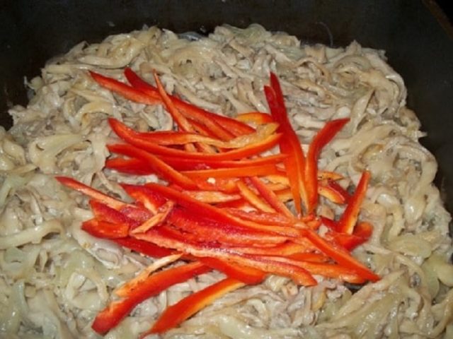 How to fry oyster mushrooms with onions in a pan