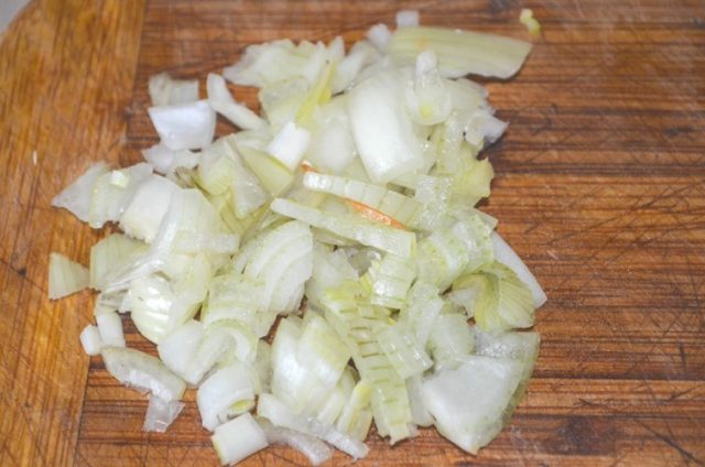 How to fry oyster mushrooms with onions in a pan