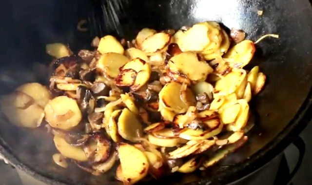 How to fry potato wedges: cooking recipes