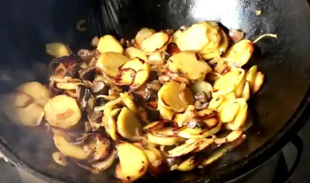 How to fry potato wedges: cooking recipes