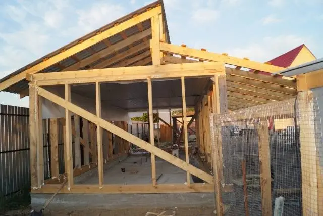 How to insulate a chicken shed for the winter