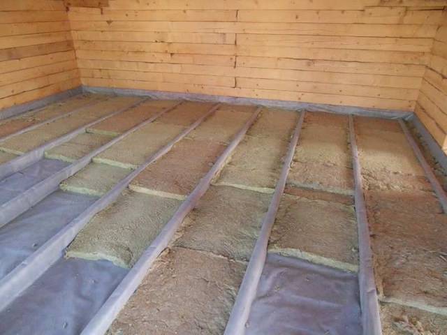 How to insulate a chicken shed for the winter