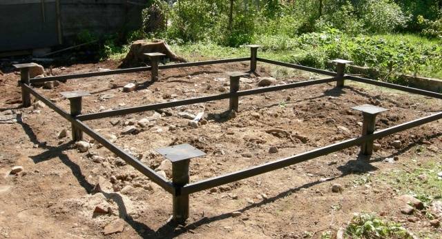 How to insulate the floor in a chicken coop