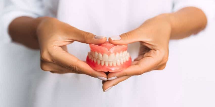 How to live with dentures without restrictions?