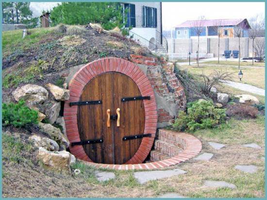 How to make a cellar for a summer residence