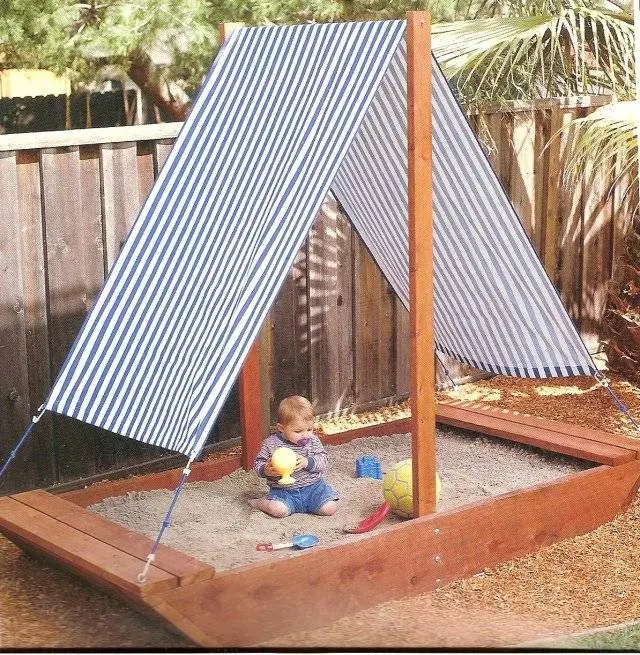 How to make a children&#8217;s sandbox with a roof