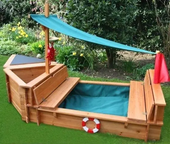 How to make a children&#8217;s sandbox with a roof