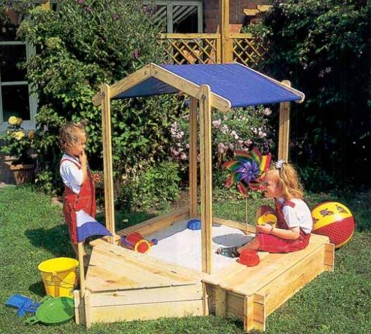 How to make a children&#8217;s sandbox with a roof