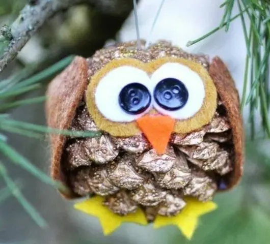 How to make a Christmas toy from cones with your own hands