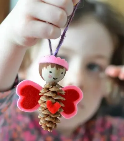 How to make a Christmas toy from cones with your own hands