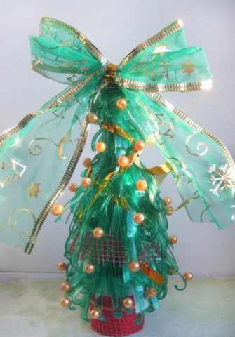 How to make a Christmas tree from plastic bottles: small, large, beautiful