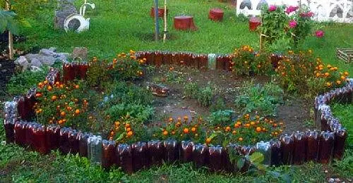 How to make a garden out of plastic bottles