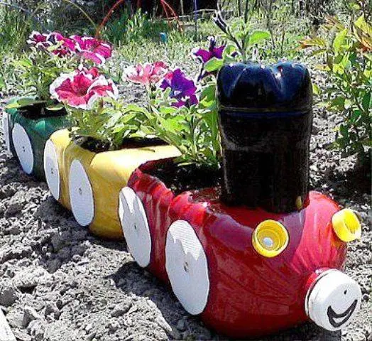 How to make a garden out of plastic bottles