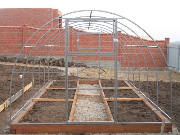 How to make a greenhouse for cucumbers with your own hands