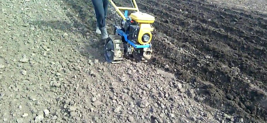 How to make a plow for a walk-behind tractor with your own hands