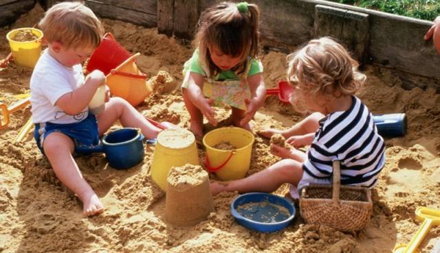 How to make a sandbox in the country with your own hands 