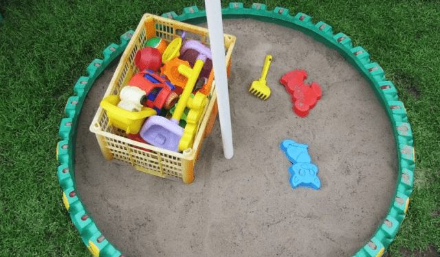 How to make a sandbox in the country with your own hands 