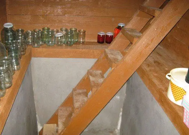 How to make a staircase to the cellar with your own hands 