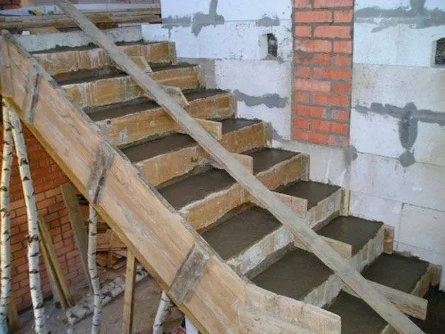 How to make a staircase to the cellar with your own hands 