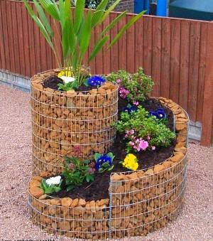 How to make a vertical petunia flower bed