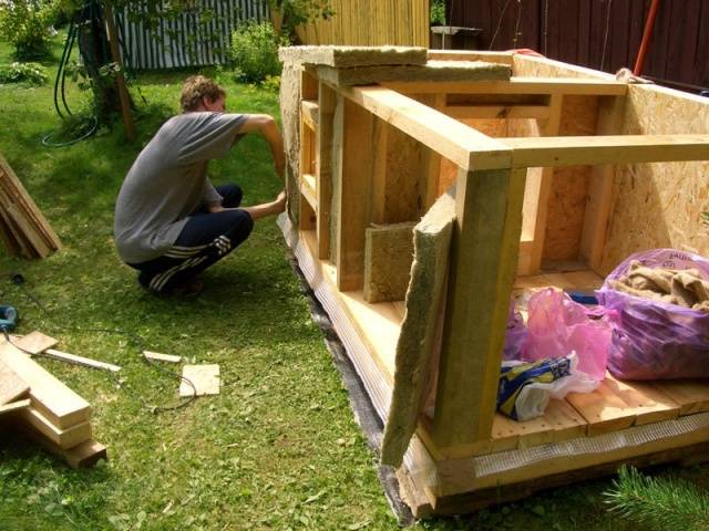 How to make a warm booth for a dog with your own hands