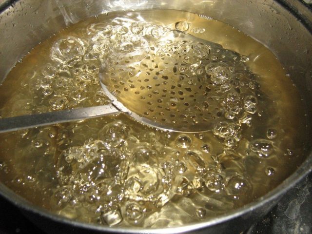 How to make bee syrup